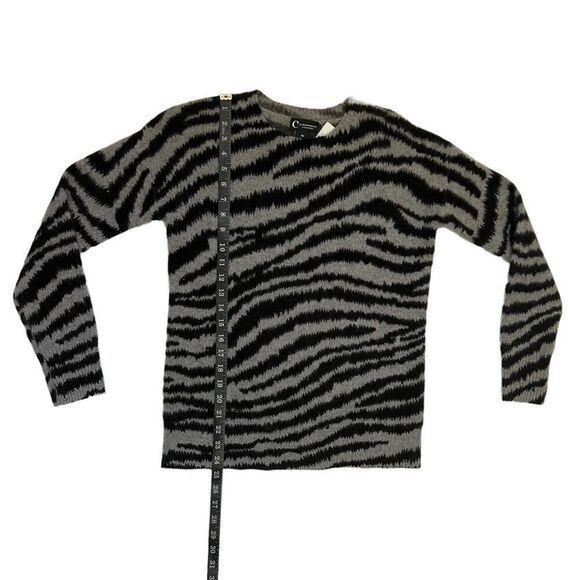 BLOOMINGDALE’S Cashmere Zebra Print Sweater NWT XSmall Black & Gray - Picture 6 of 9